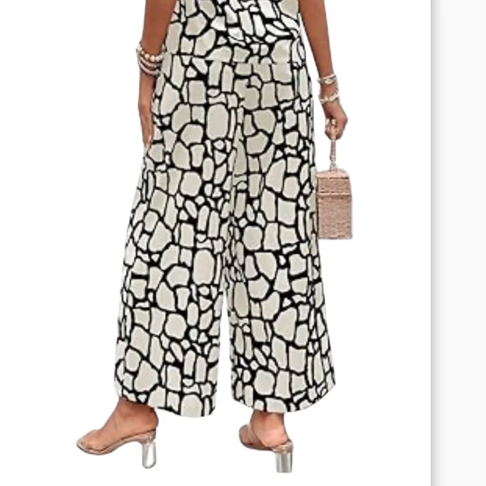 Women pants suits Allover print halter elegant Set.Sleeveless size Medium.